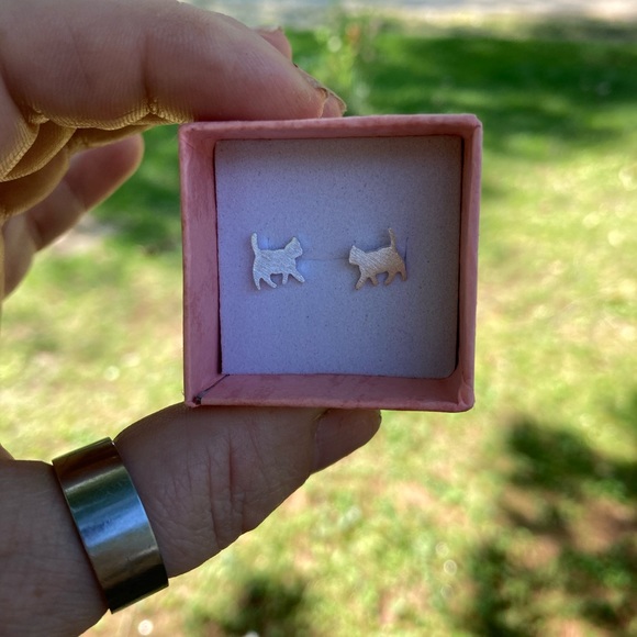 Dainty Kitty Earrings! - Picture 5 of 7